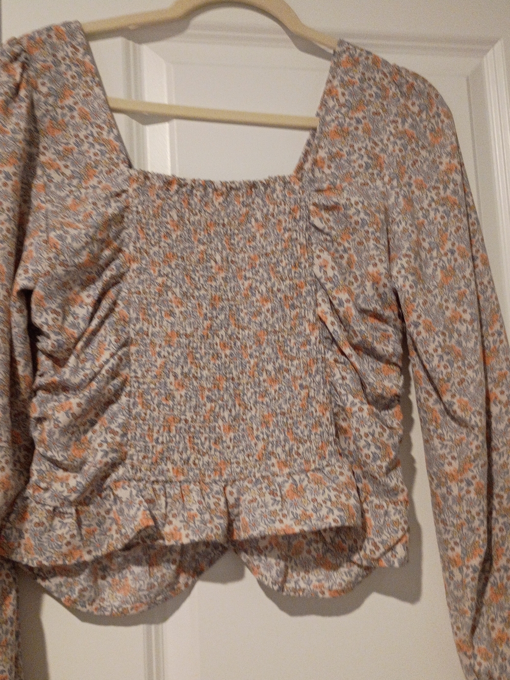 H&M Smocked Juniors Medium Floral Top in Peach & Light Blue - Picture 3 of 8